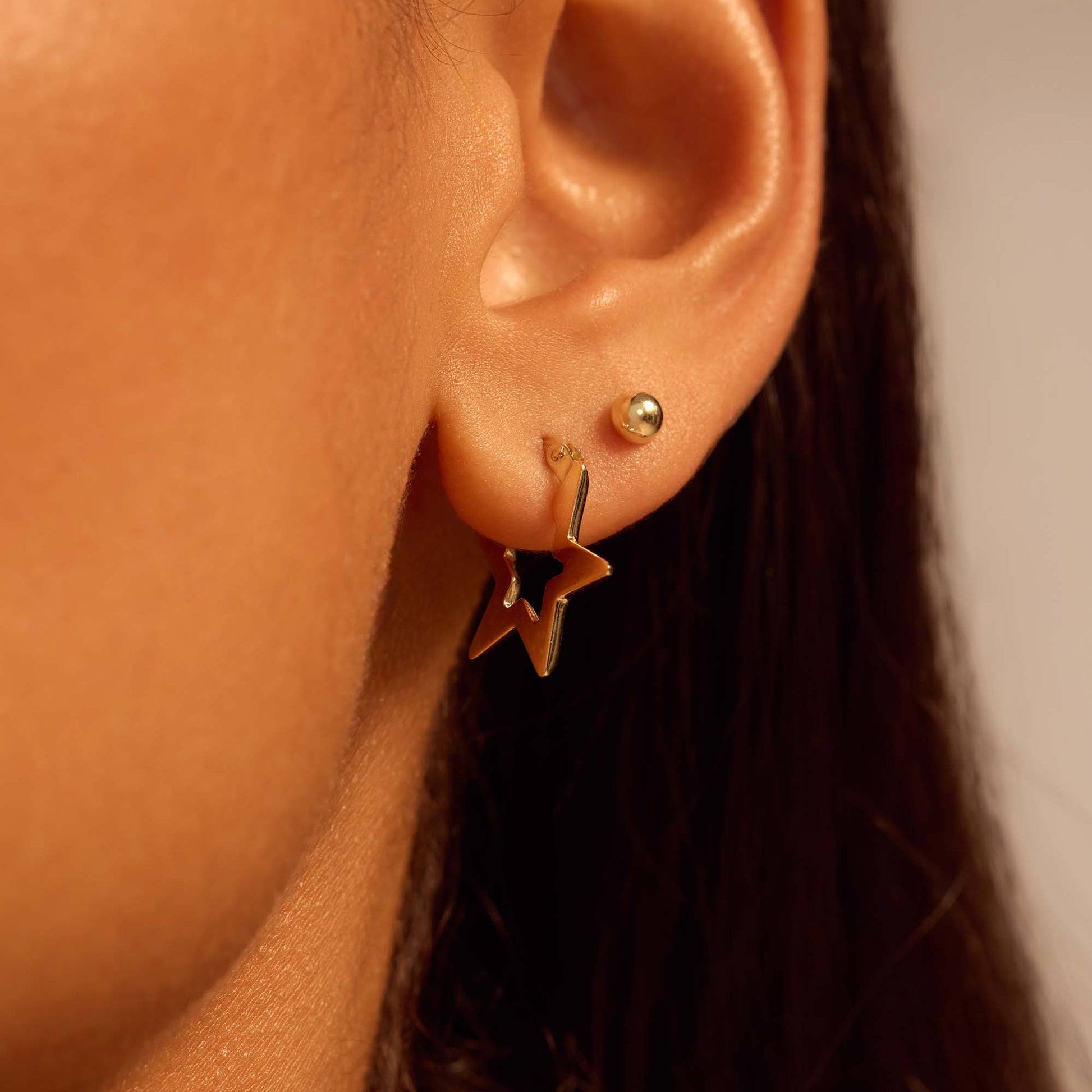 Regalo d'Amore 9 karat gold earrings set with stars - Beloro jewels
