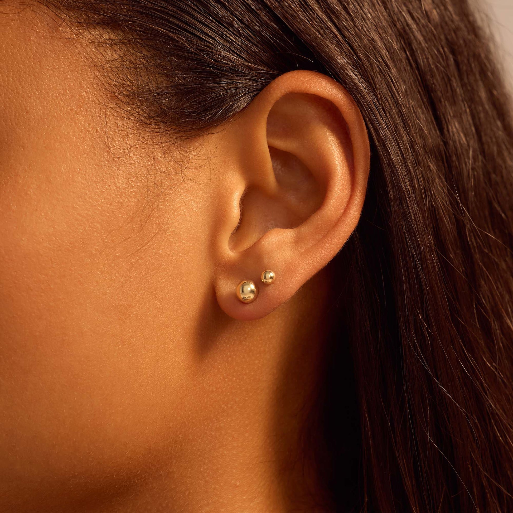 Regalo d'Amore 9 karat gold earrings set with oval bars - Beloro jewels