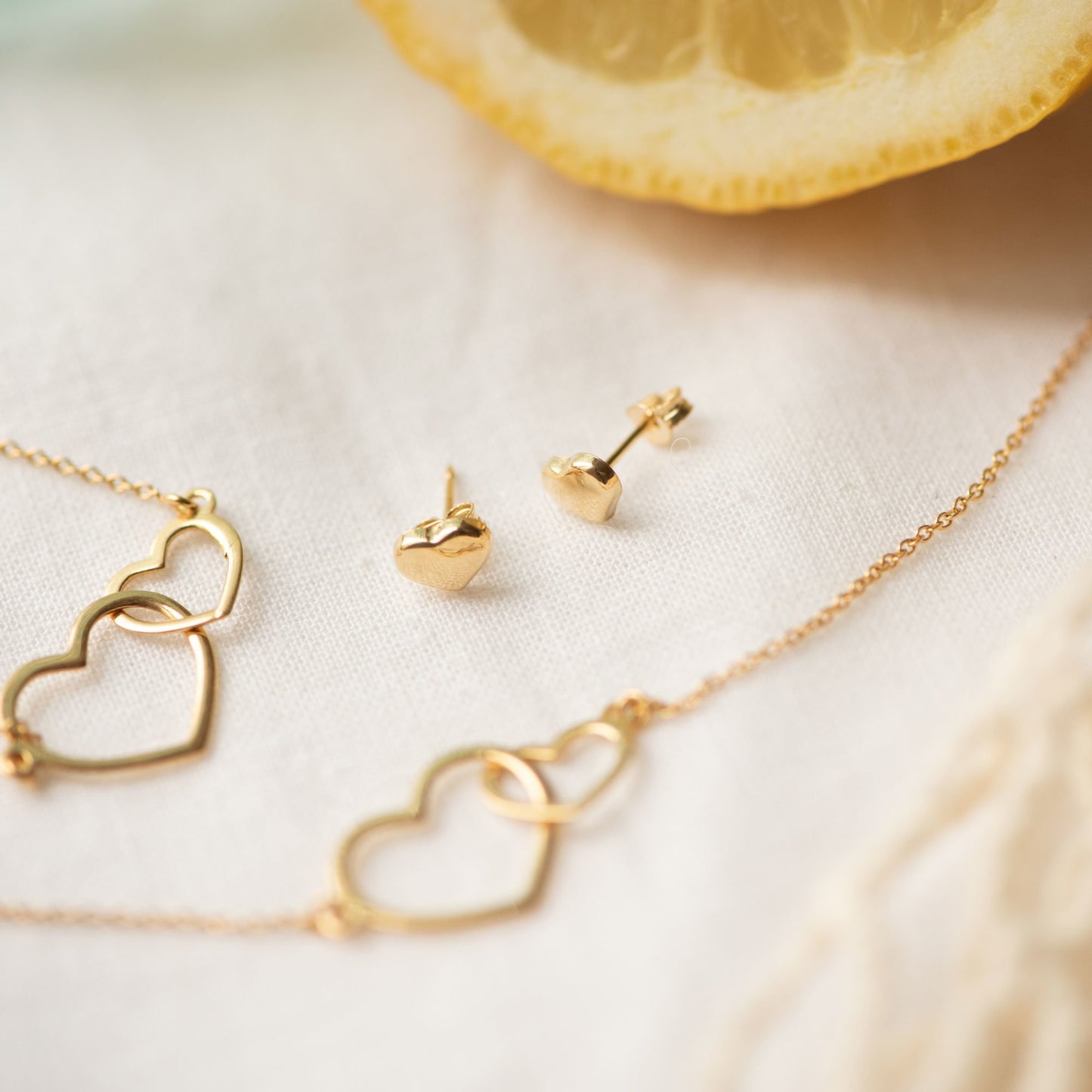 Della Spiga Giulietta 9 karat gold ear studs with heart - Beloro jewels