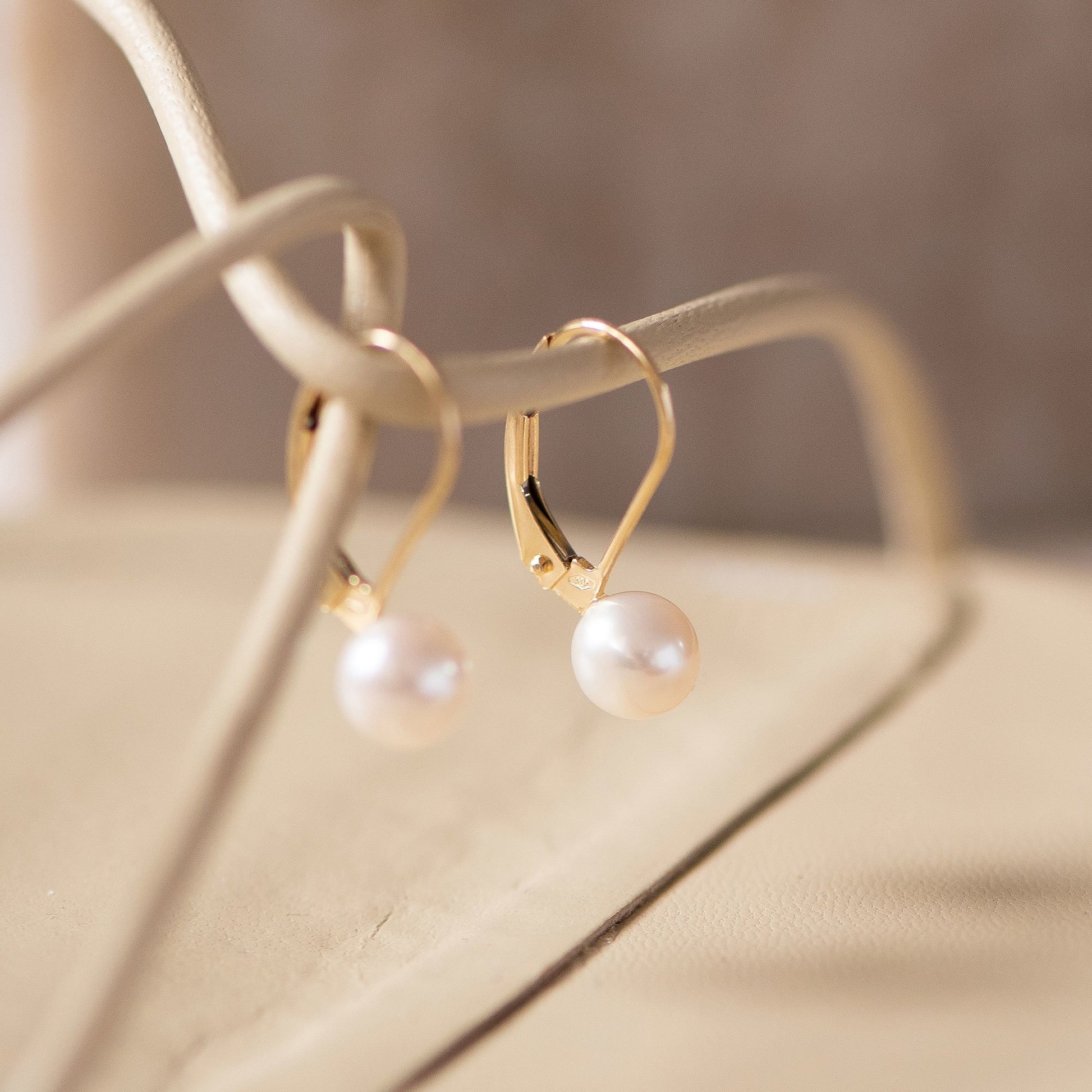 Monte Napoleone Perla 9 karat gold hoop earrings with pearl - Beloro jewels