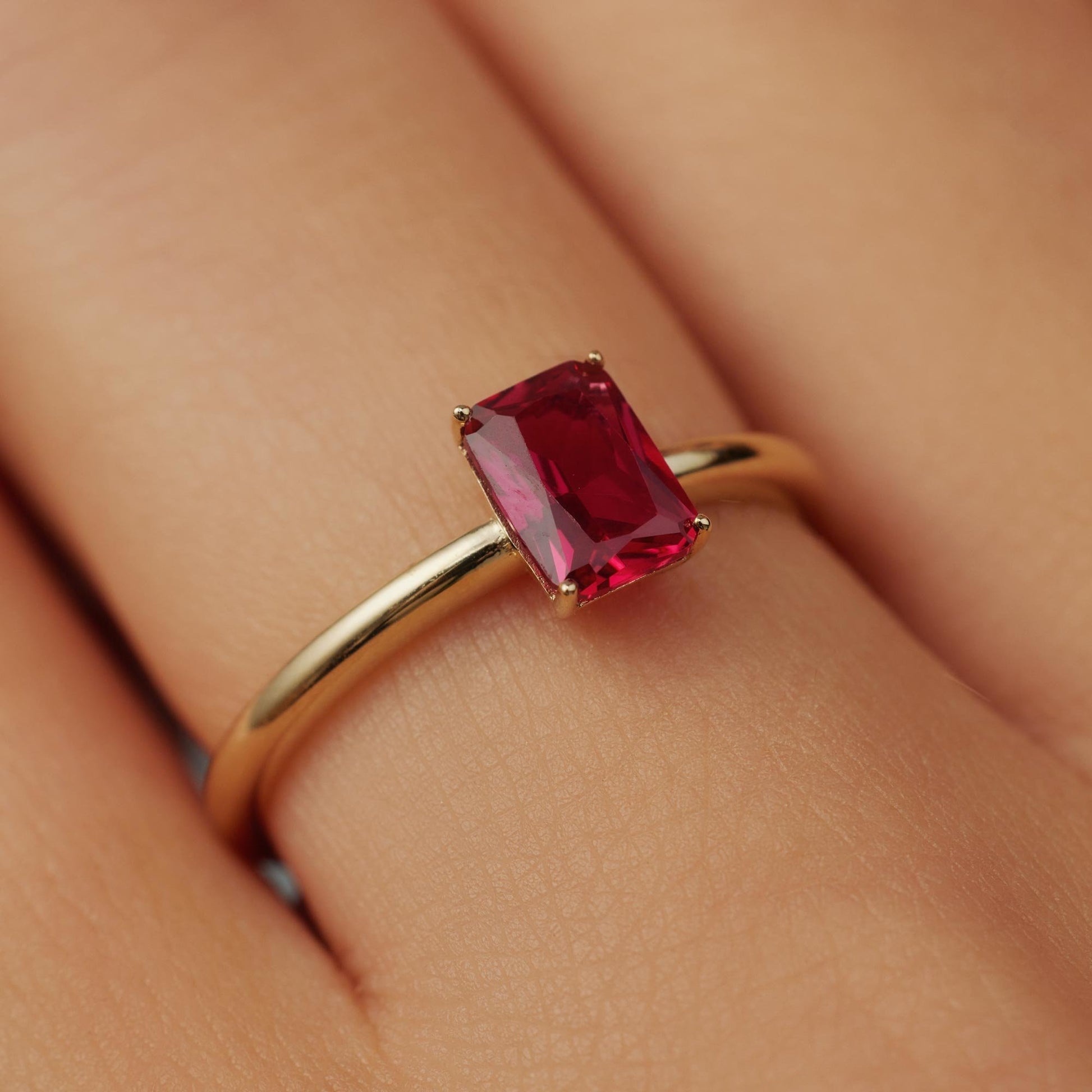 La Milano Colori Rosetta 9 karat gold ring with red zirconia stone - Beloro jewels