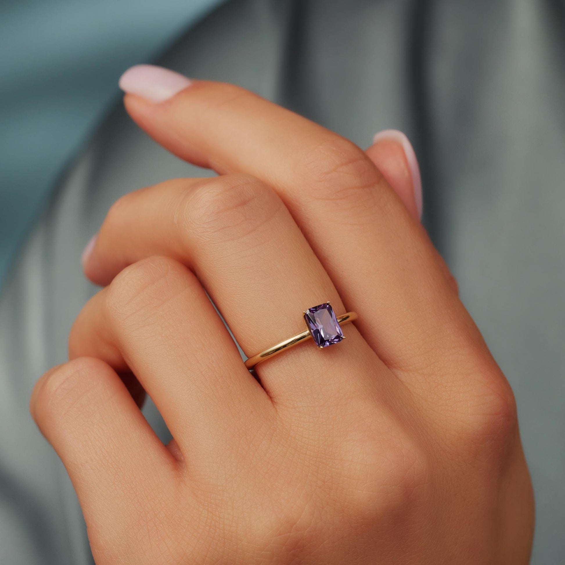 La Milano Colori Porphyra 9 karat gold ring with purple zirconia stone - Beloro jewels