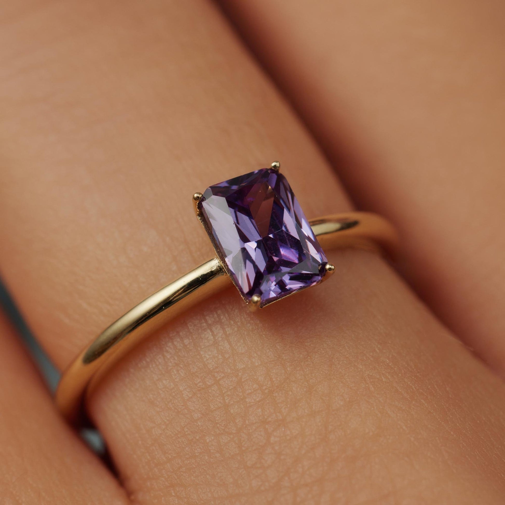 La Milano Colori Porphyra 9 karat gold ring with purple zirconia stone - Beloro jewels
