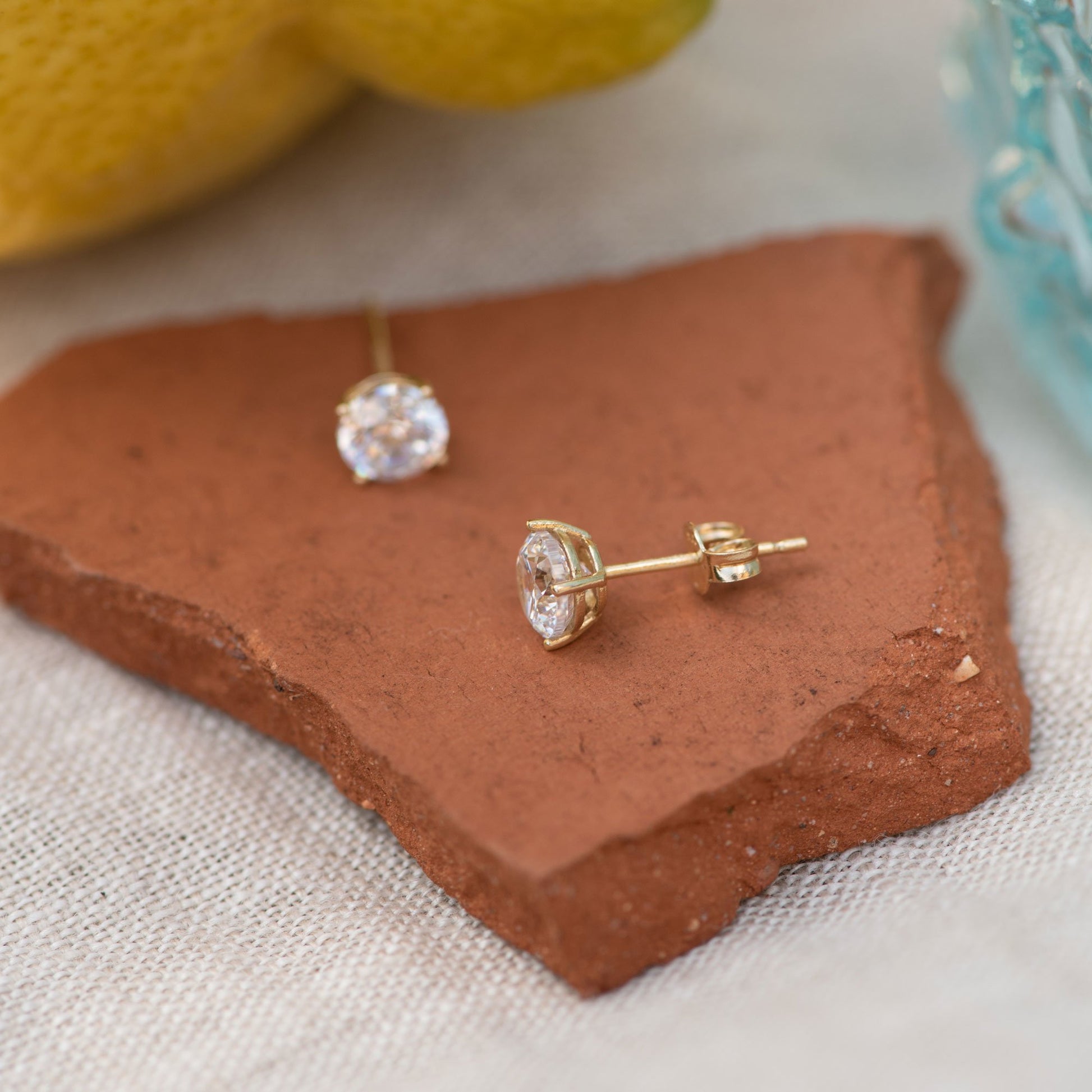 Monte Napoleone Stella 9 karat gold ear studs with zirconia (⌀ 7 mm) - Beloro jewels
