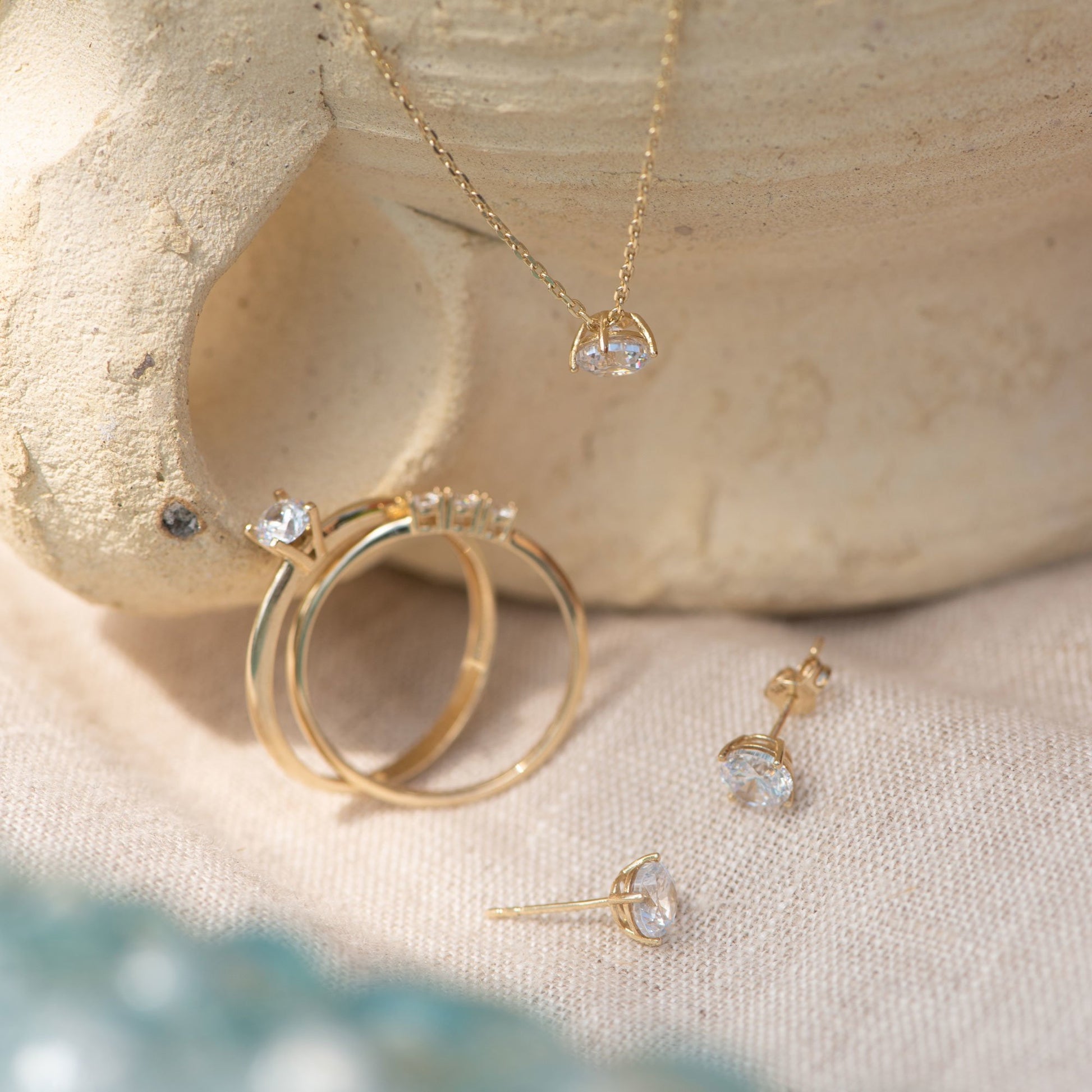 Monte Napoleone Stella 9 karat gold ear studs with zirconia (⌀ 5 mm) - Beloro jewels