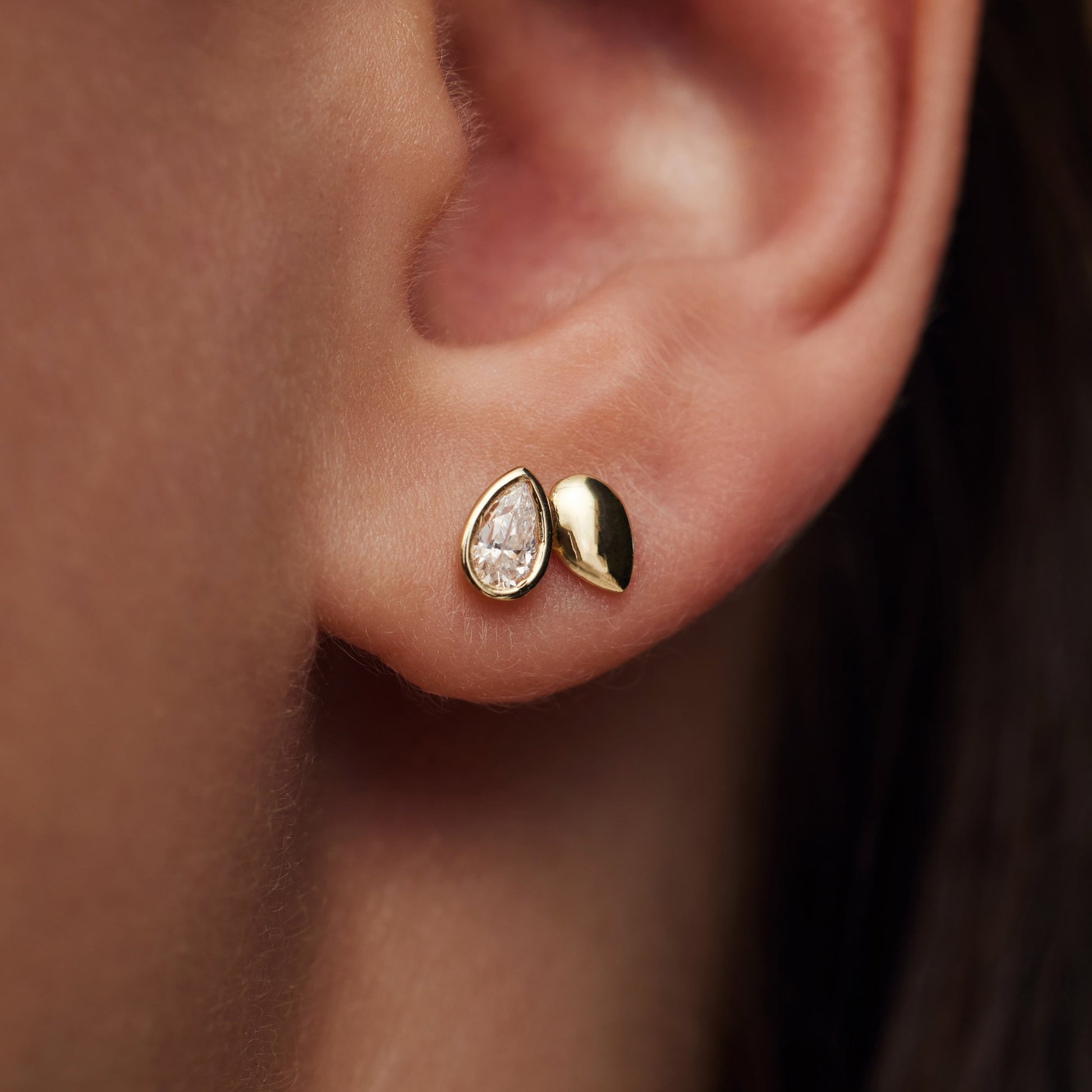 Monte Napoleone Natalia 9 karat gold ear studs with zirconia stpmes - Beloro jewels