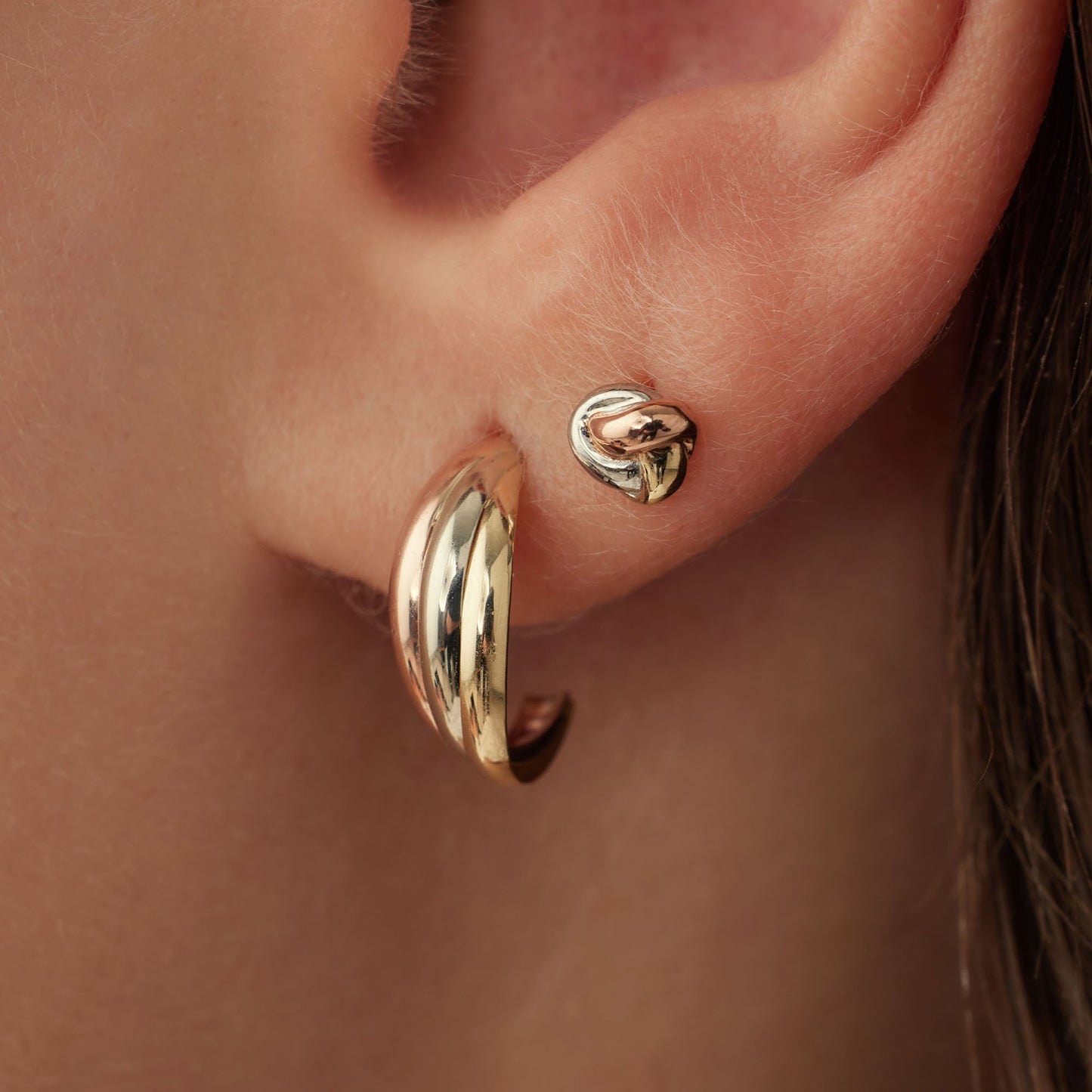 Della Spiga Mira 9 karat gold ear studs with knot - Beloro jewels