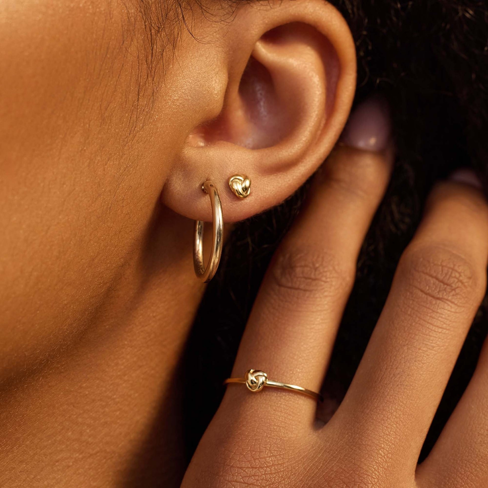 Della Spiga Emilia 9 karat gold ear studs with knot - Beloro jewels
