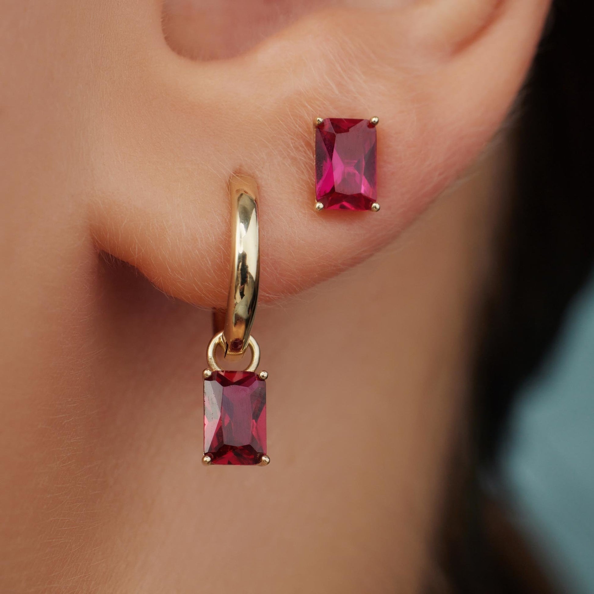 Regalo d'Amore 9 karat gold earring set with red zirconia stones - Beloro jewels