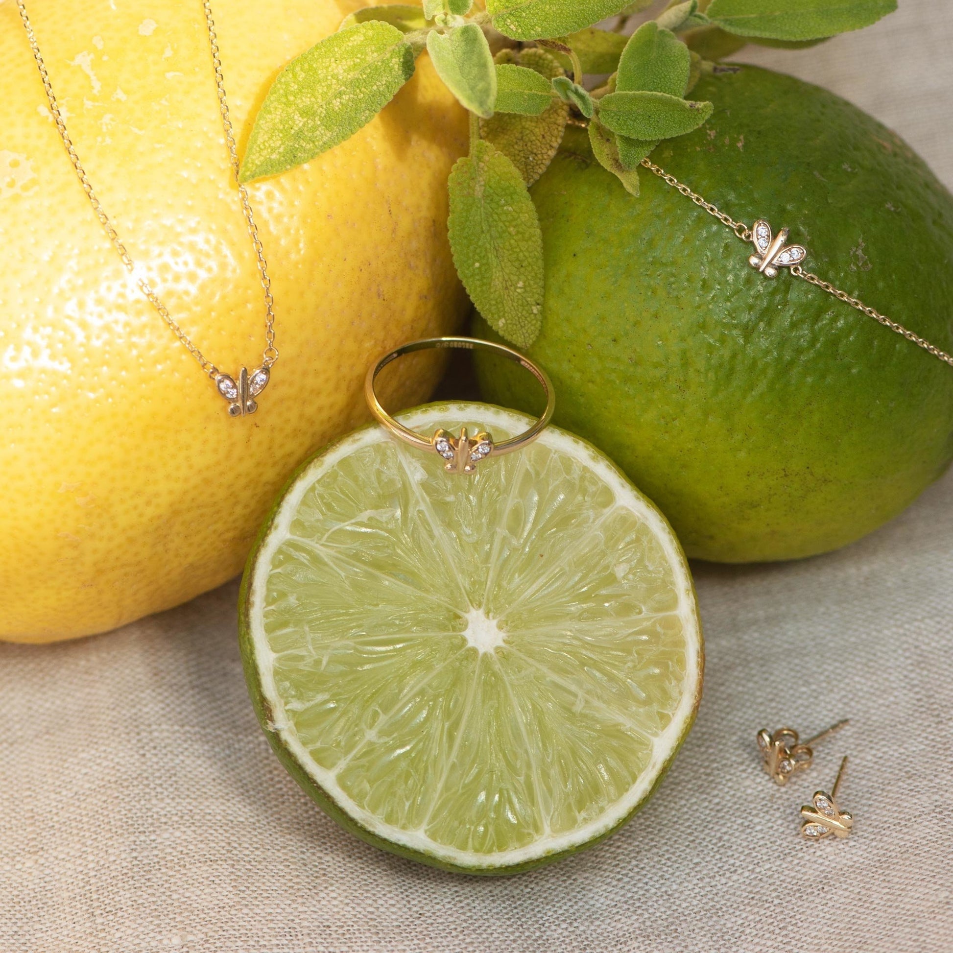 Regalo d'Amore 9 karat gold necklace and bracelet gift set with zirconia stones - Beloro jewels