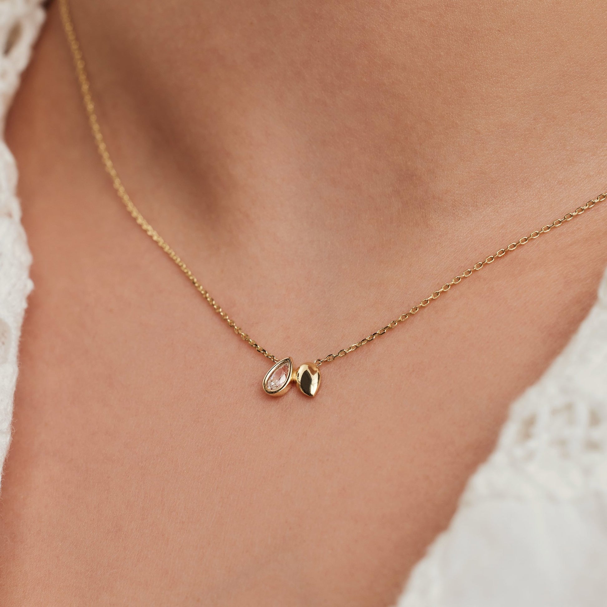 Regalo d'Amore 9 karat gold necklace and bracelet gift set with zirconia stones - Beloro jewels