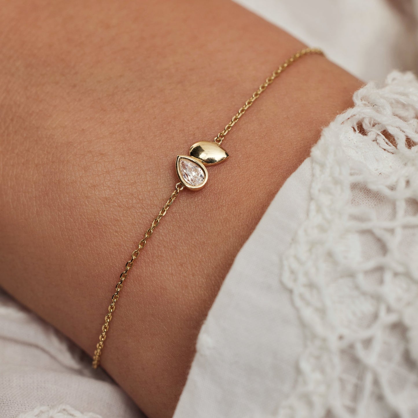 Regalo d'Amore 9 karat gold necklace and bracelet gift set with zirconia stones - Beloro jewels