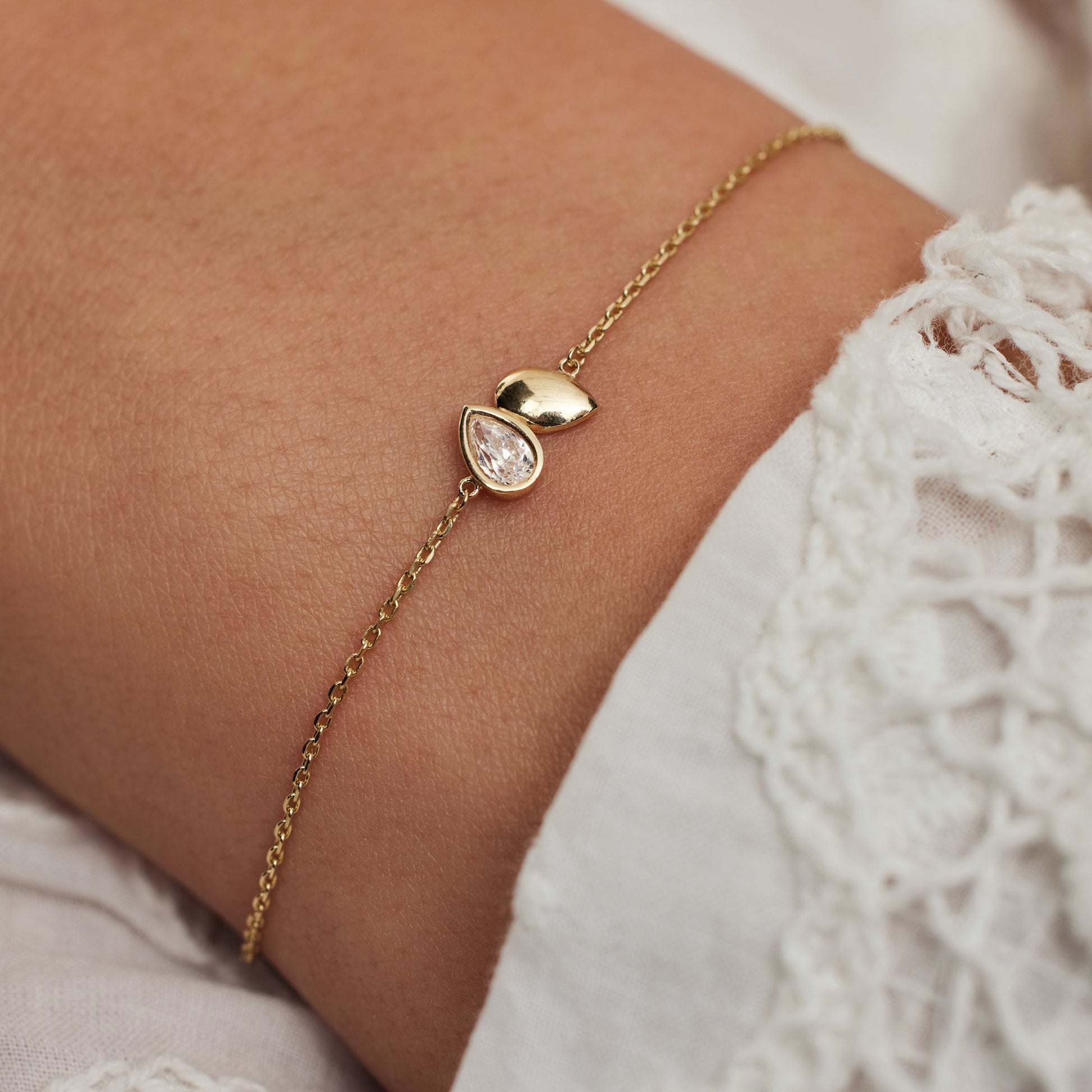 Regalo d'Amore 9 karat gold necklace and bracelet gift set with zirconia stones - Beloro jewels