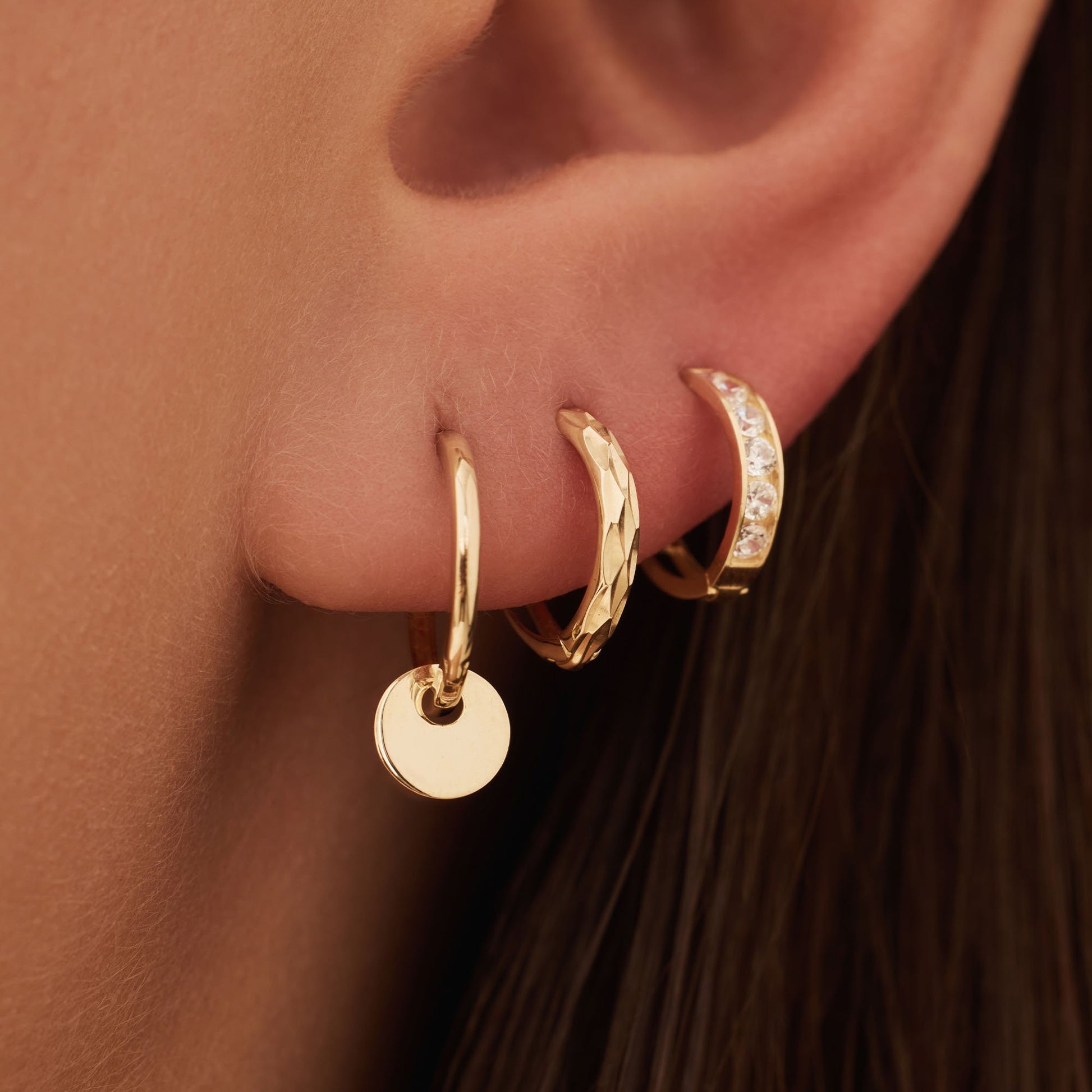 Della Spiga Lanza 9 karat gold hoop earrings with coin (9 mm) - Beloro jewels